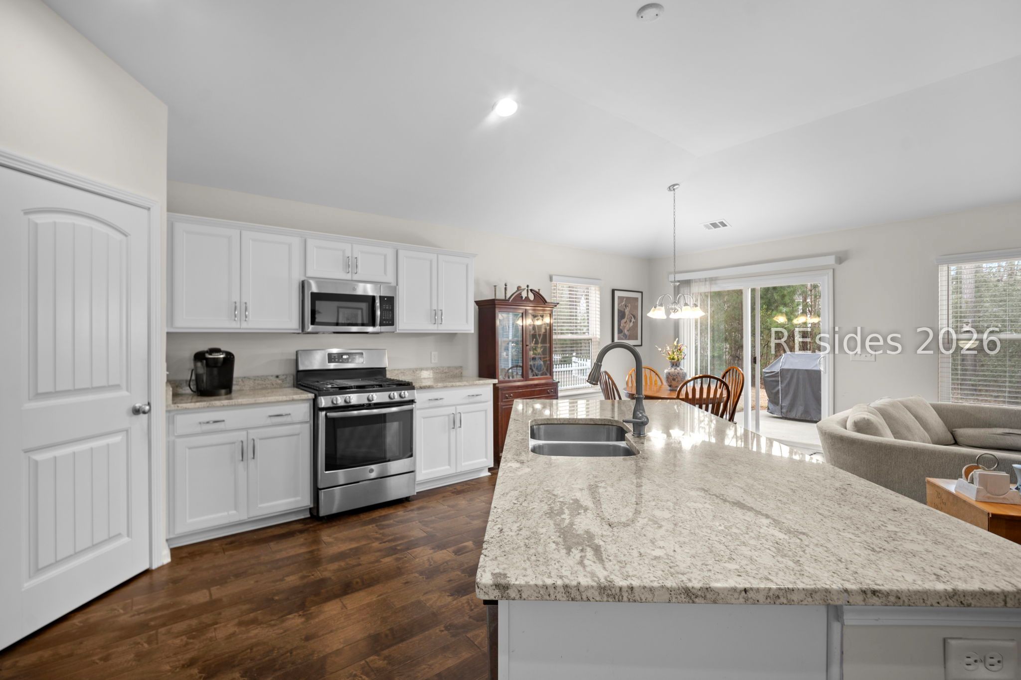 112 Lakeway Drive