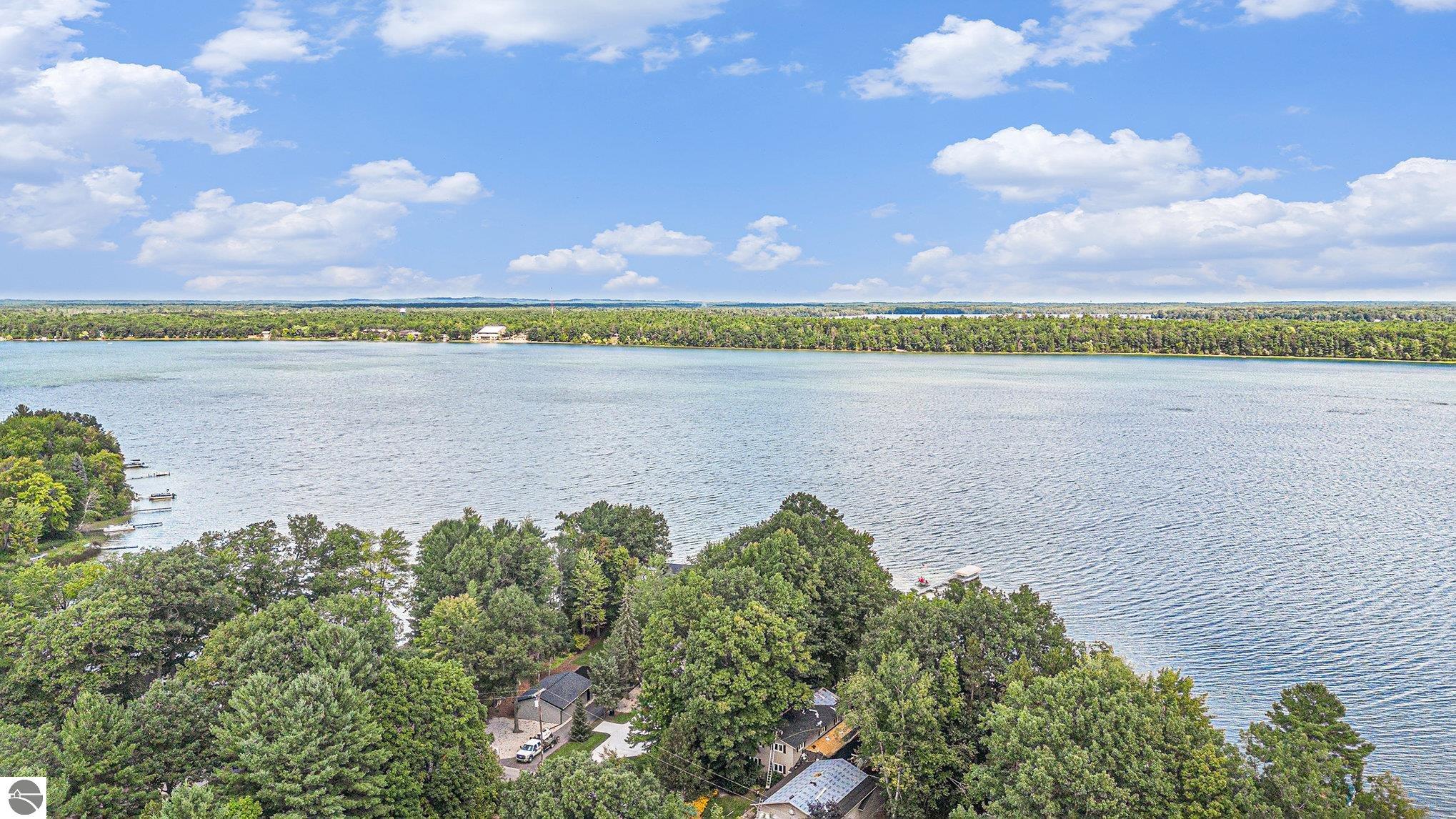 4911 Lakeview Drive