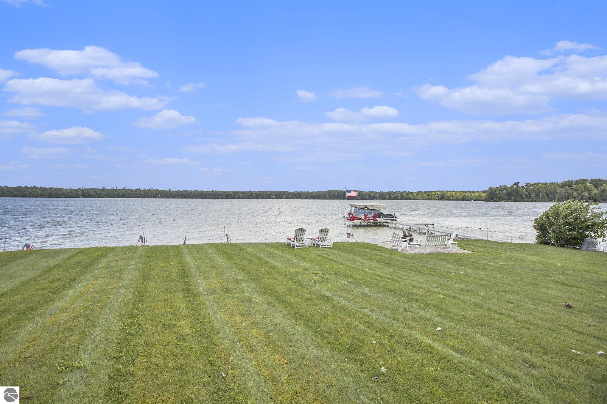 4911 Lakeview Drive