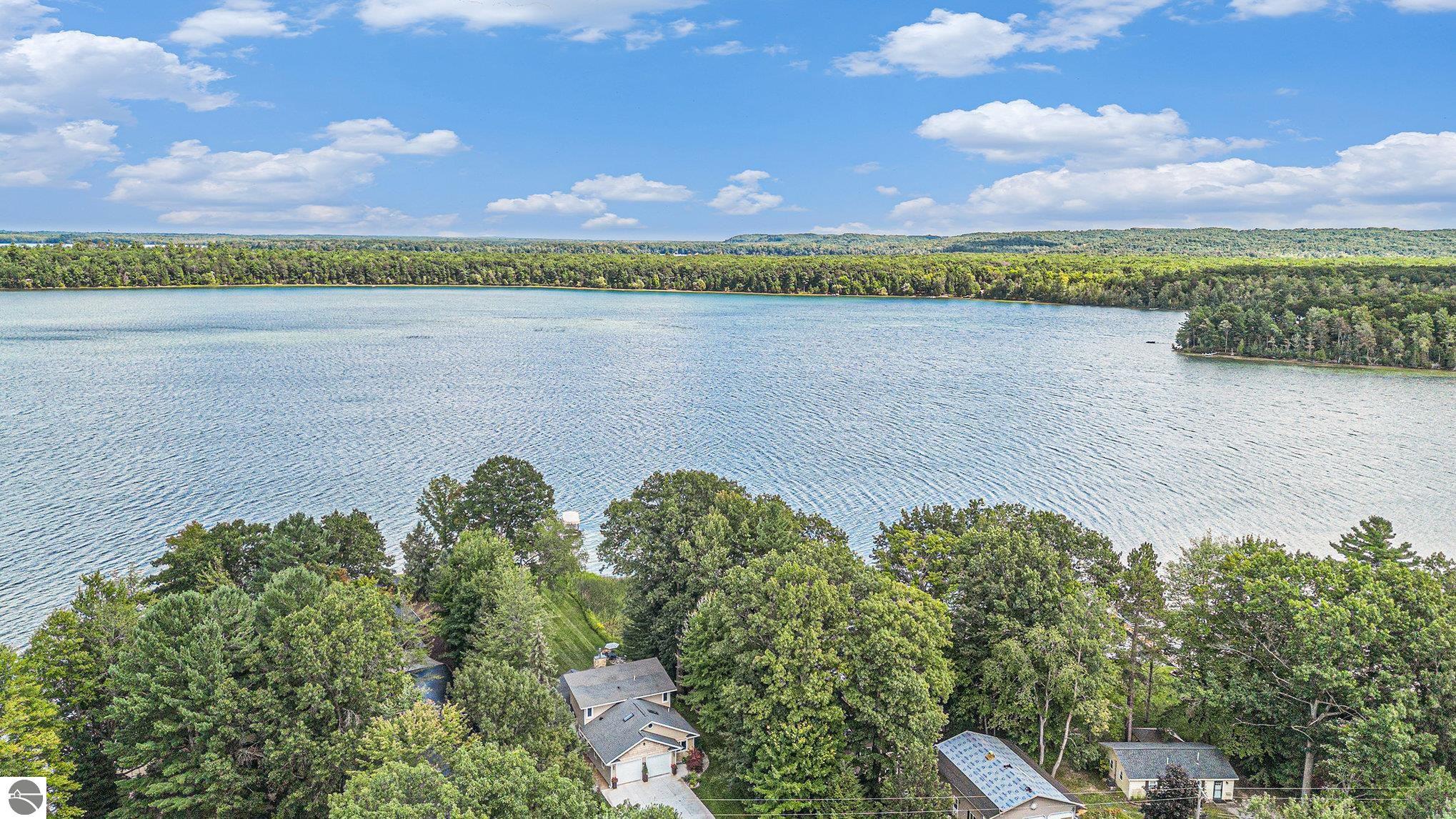 4911 Lakeview Drive