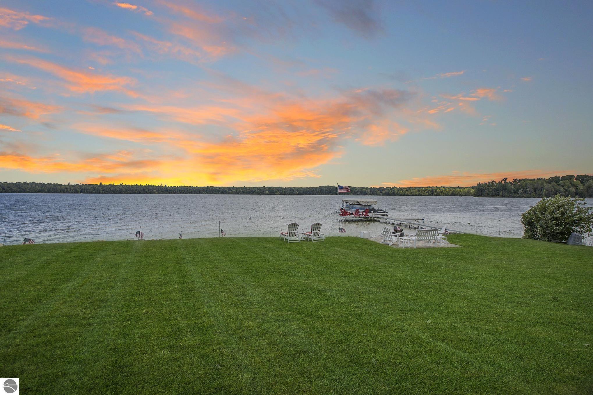 4911 Lakeview Drive