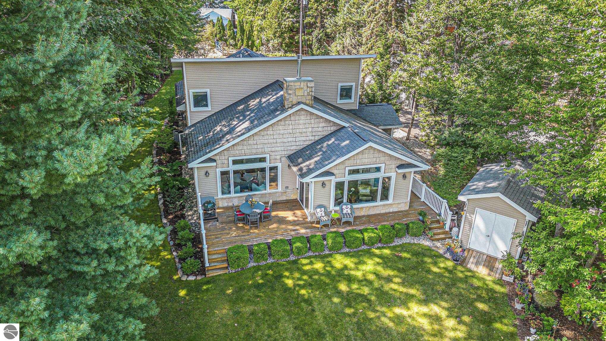 4911 Lakeview Drive