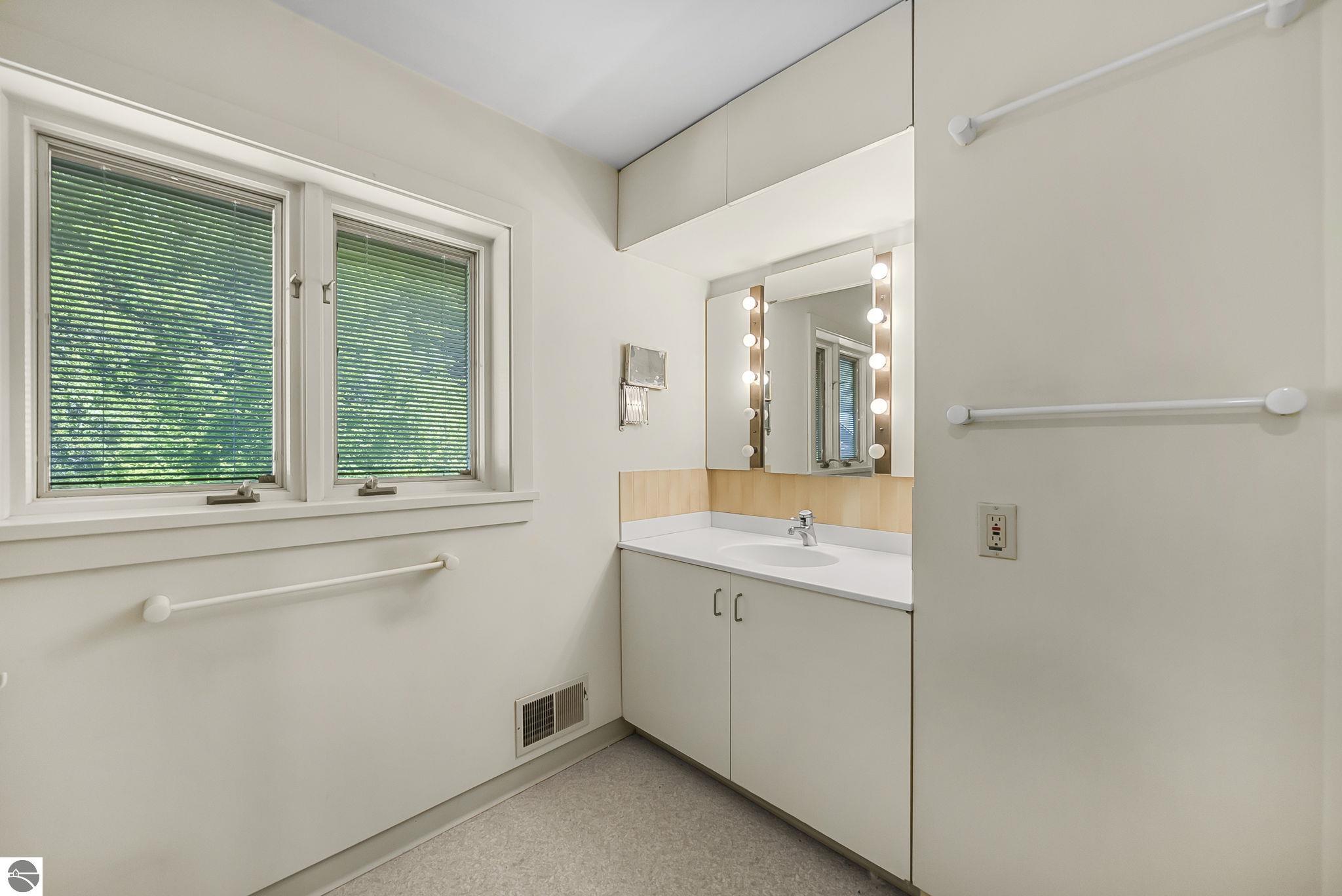 2747 S Good Harbor Trail