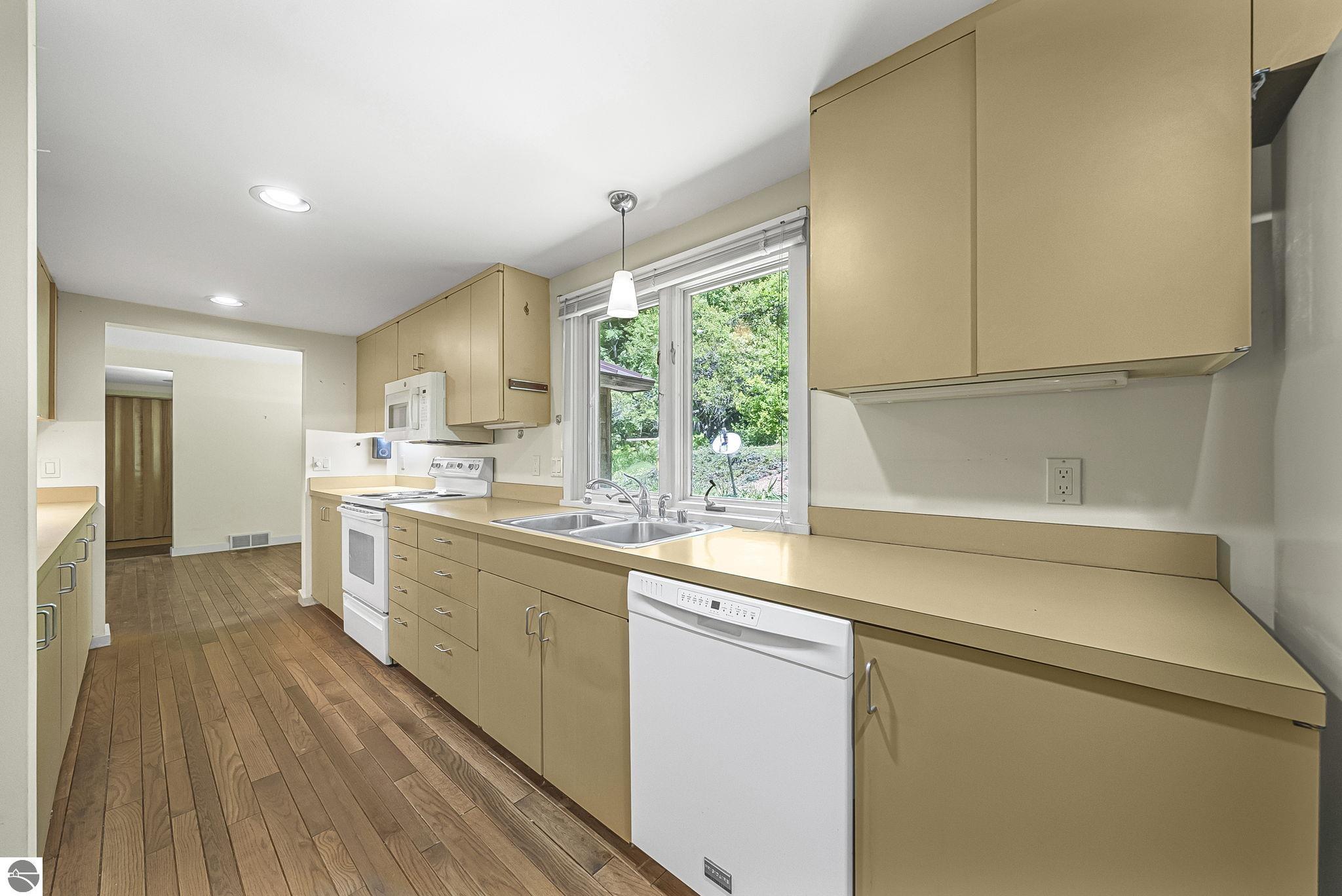 2747 S Good Harbor Trail