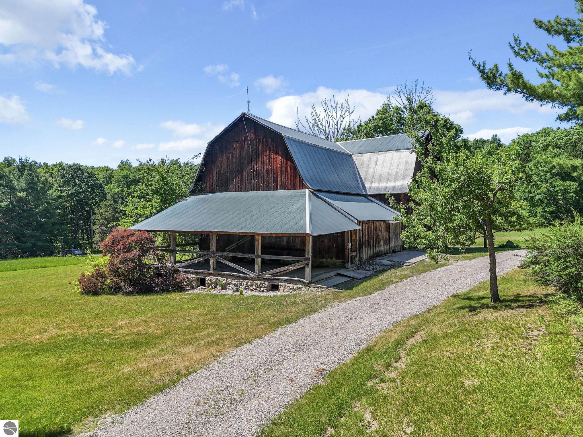 2747 S Good Harbor Trail