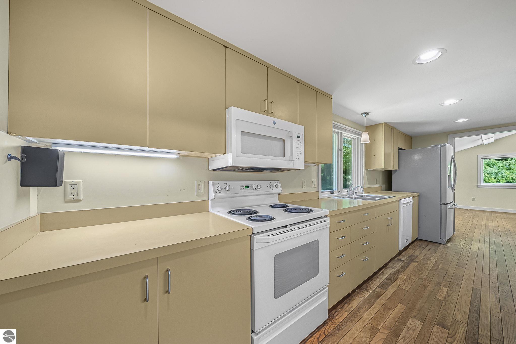 2747 S Good Harbor Trail