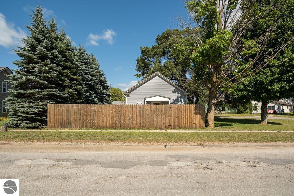 211 Oak