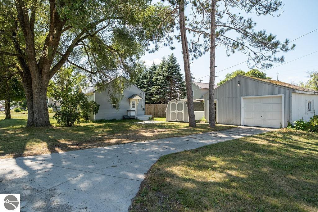 211 Oak