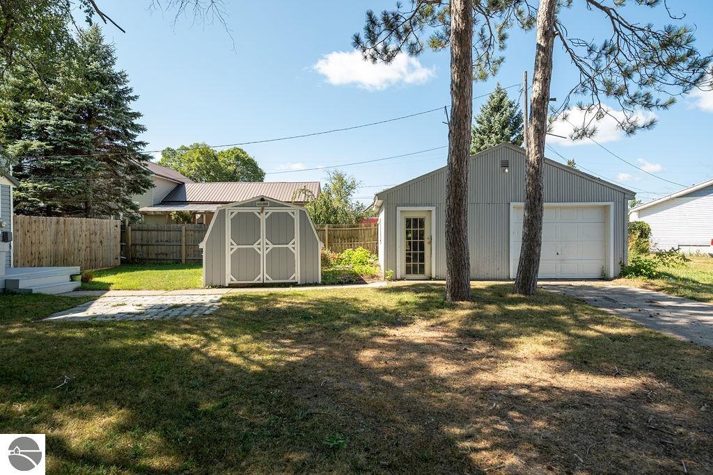211 Oak