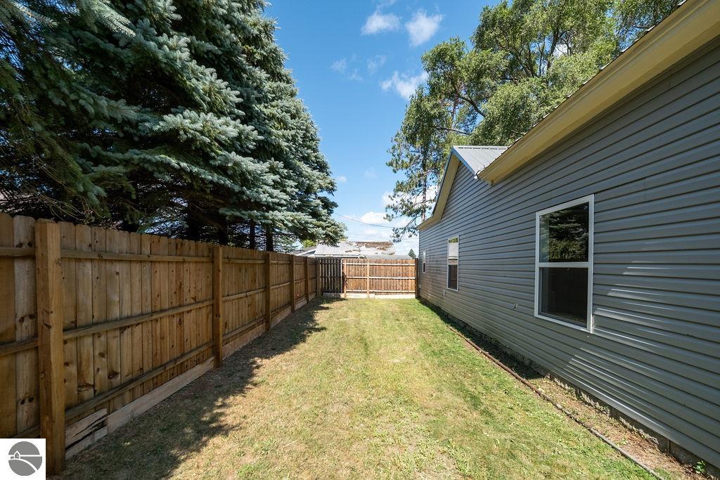 211 Oak