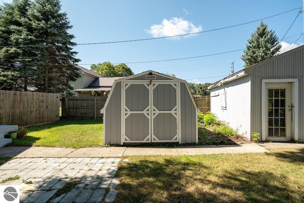 211 Oak