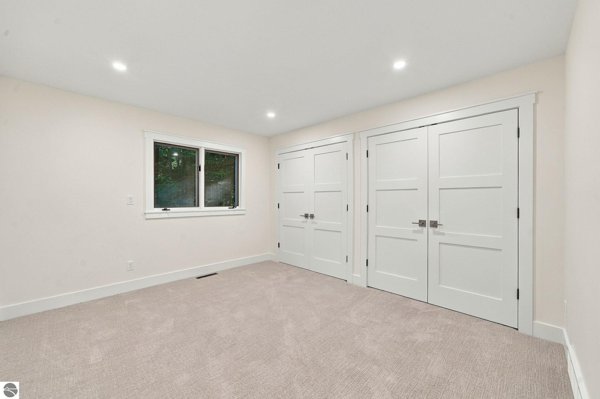 4005 E Oxford Drive