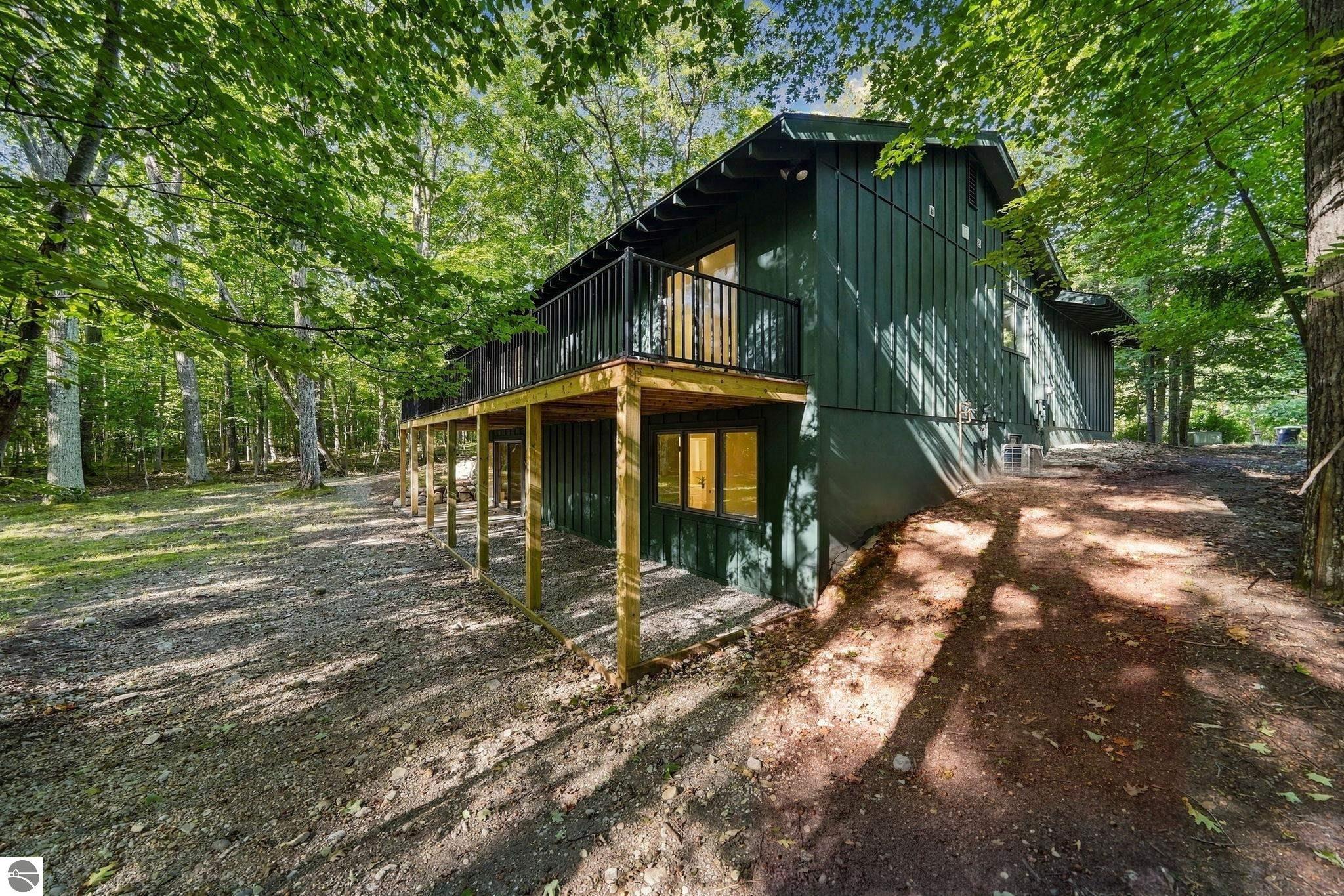 4005 E Oxford Drive