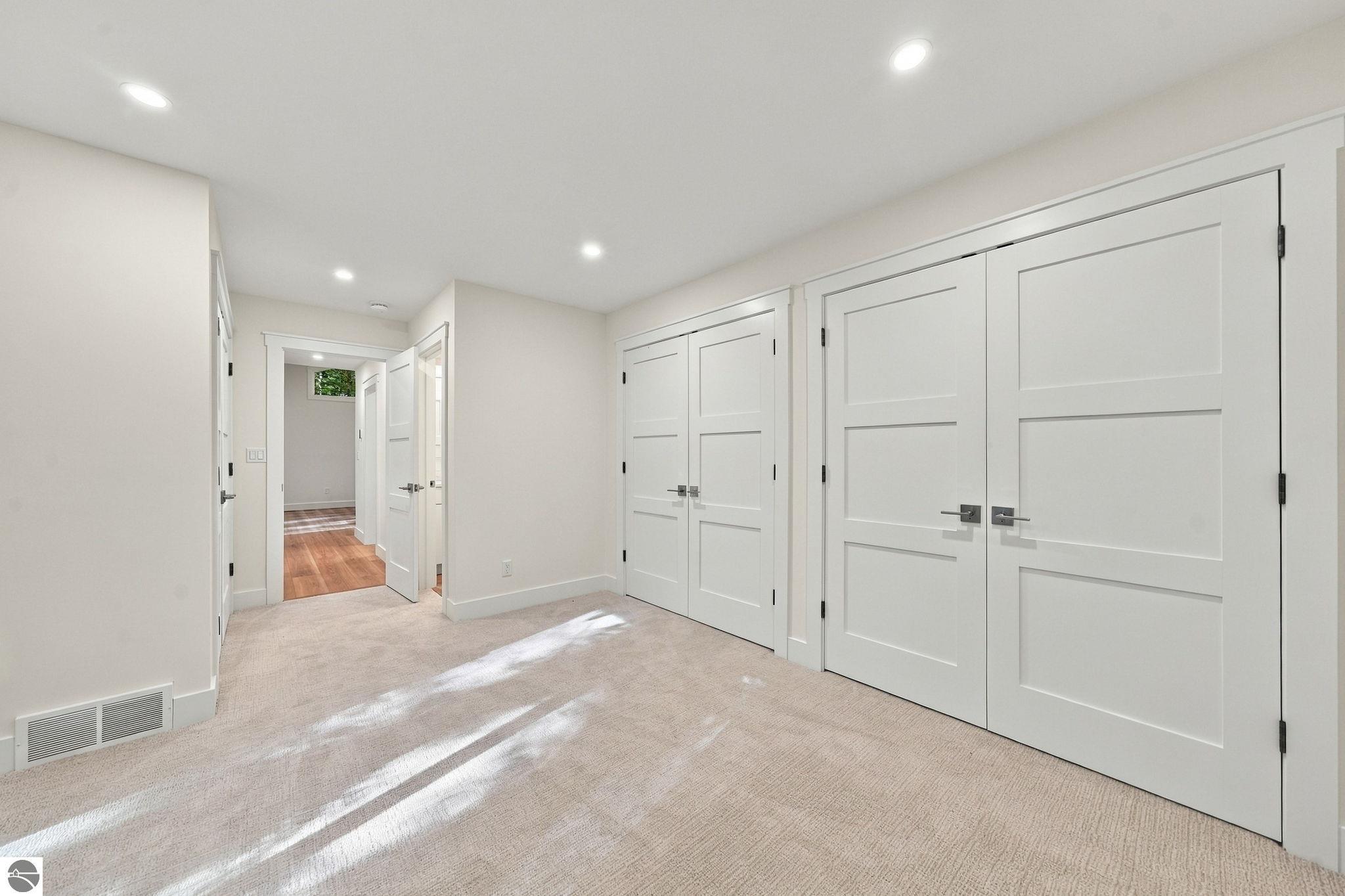 4005 E Oxford Drive