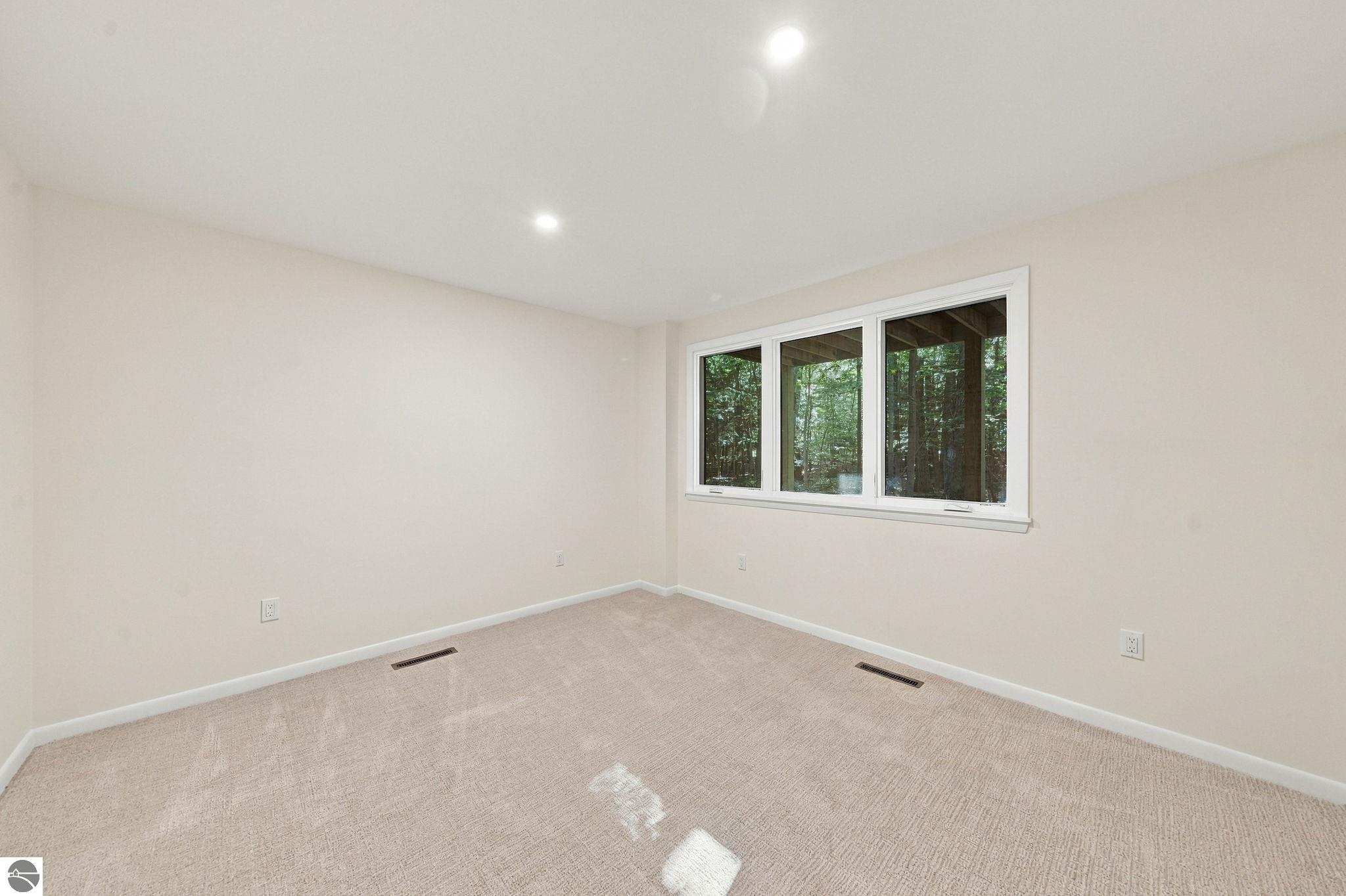 4005 E Oxford Drive