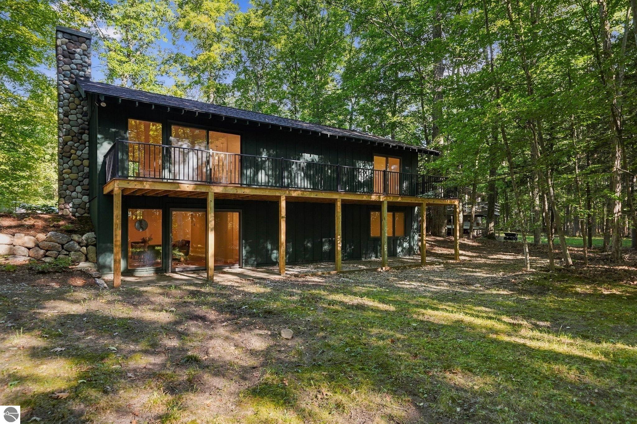 4005 E Oxford Drive
