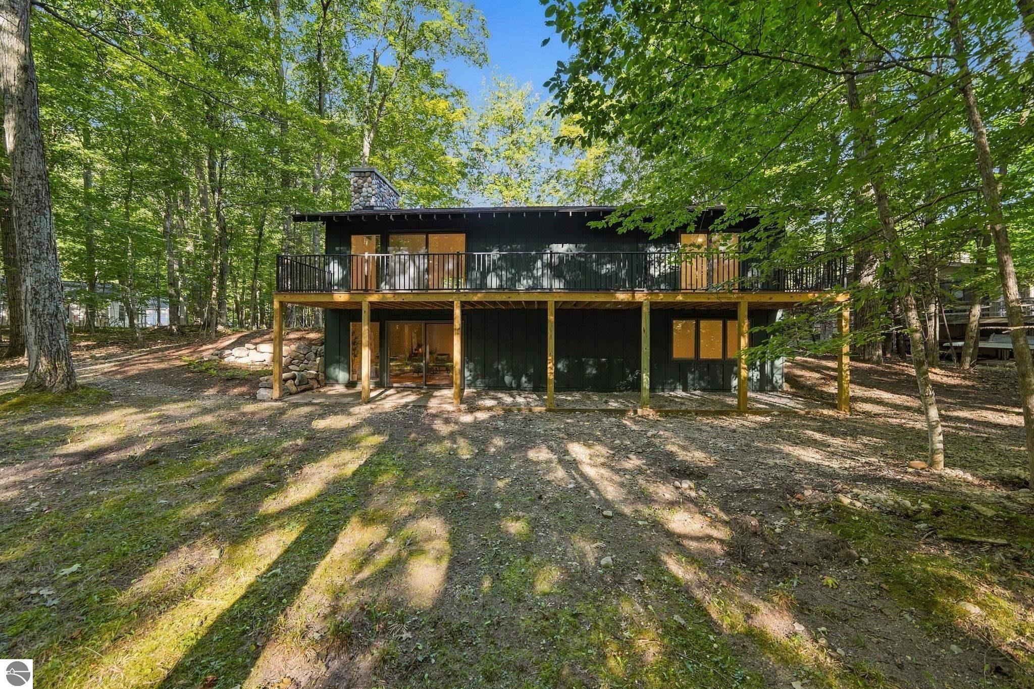 4005 E Oxford Drive