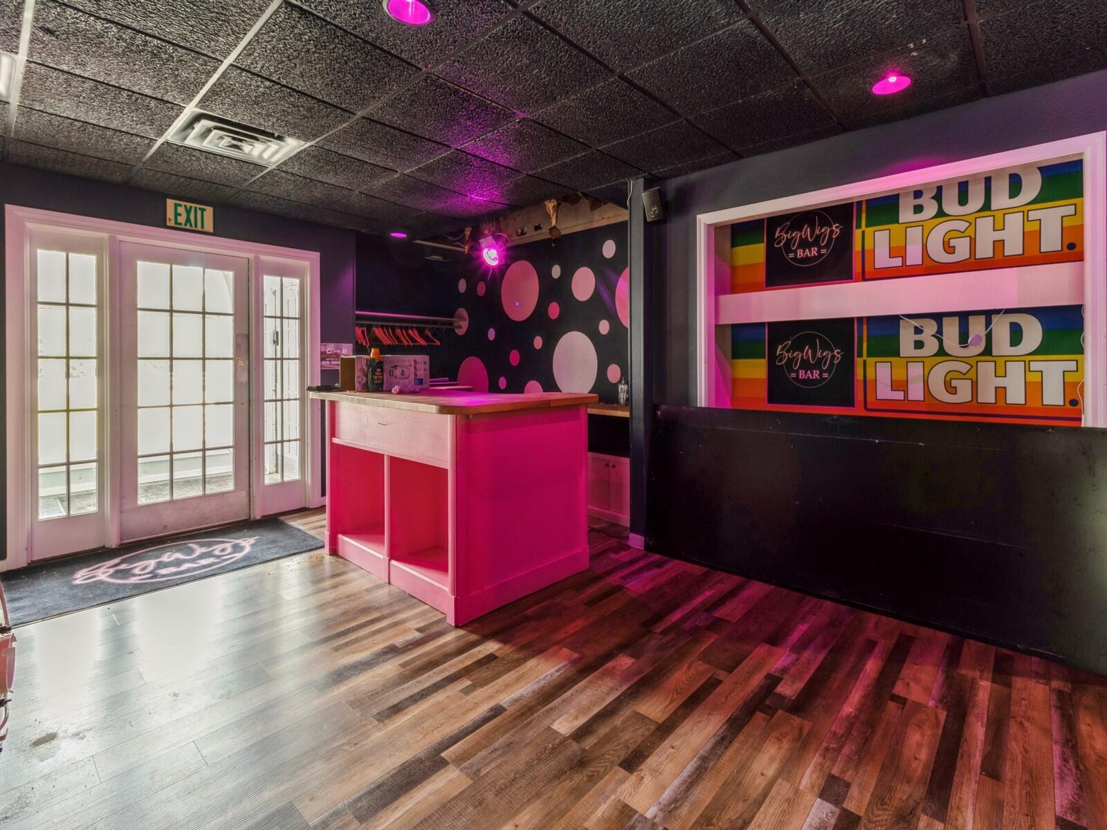 6008 W Lincoln Way