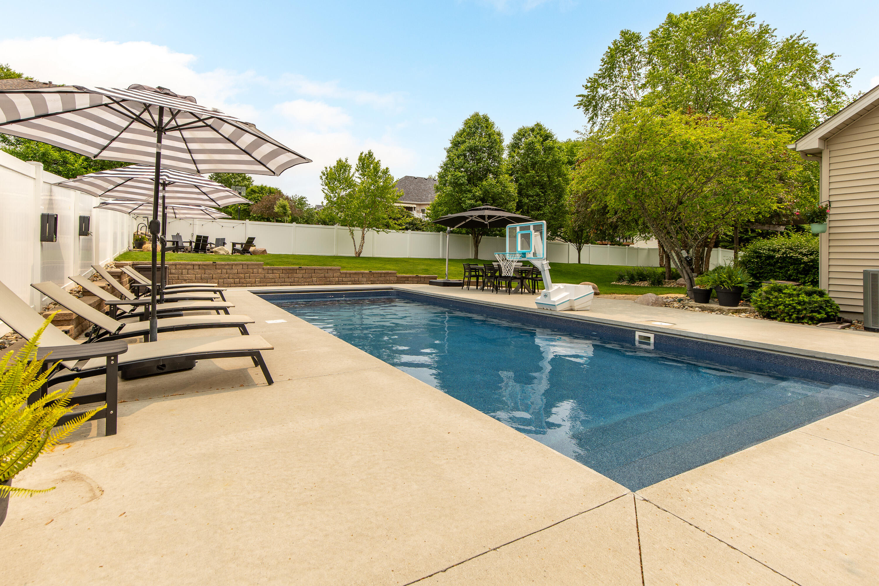 3728 Bridgeport Drive