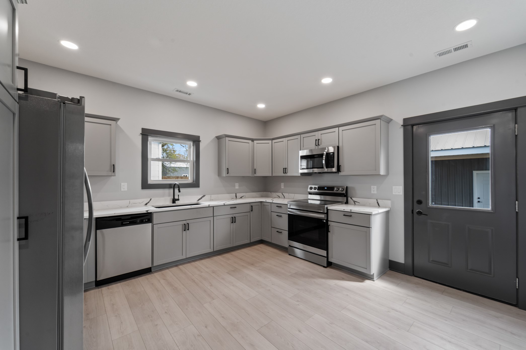 1626 Mamie Eisenhower Avenue