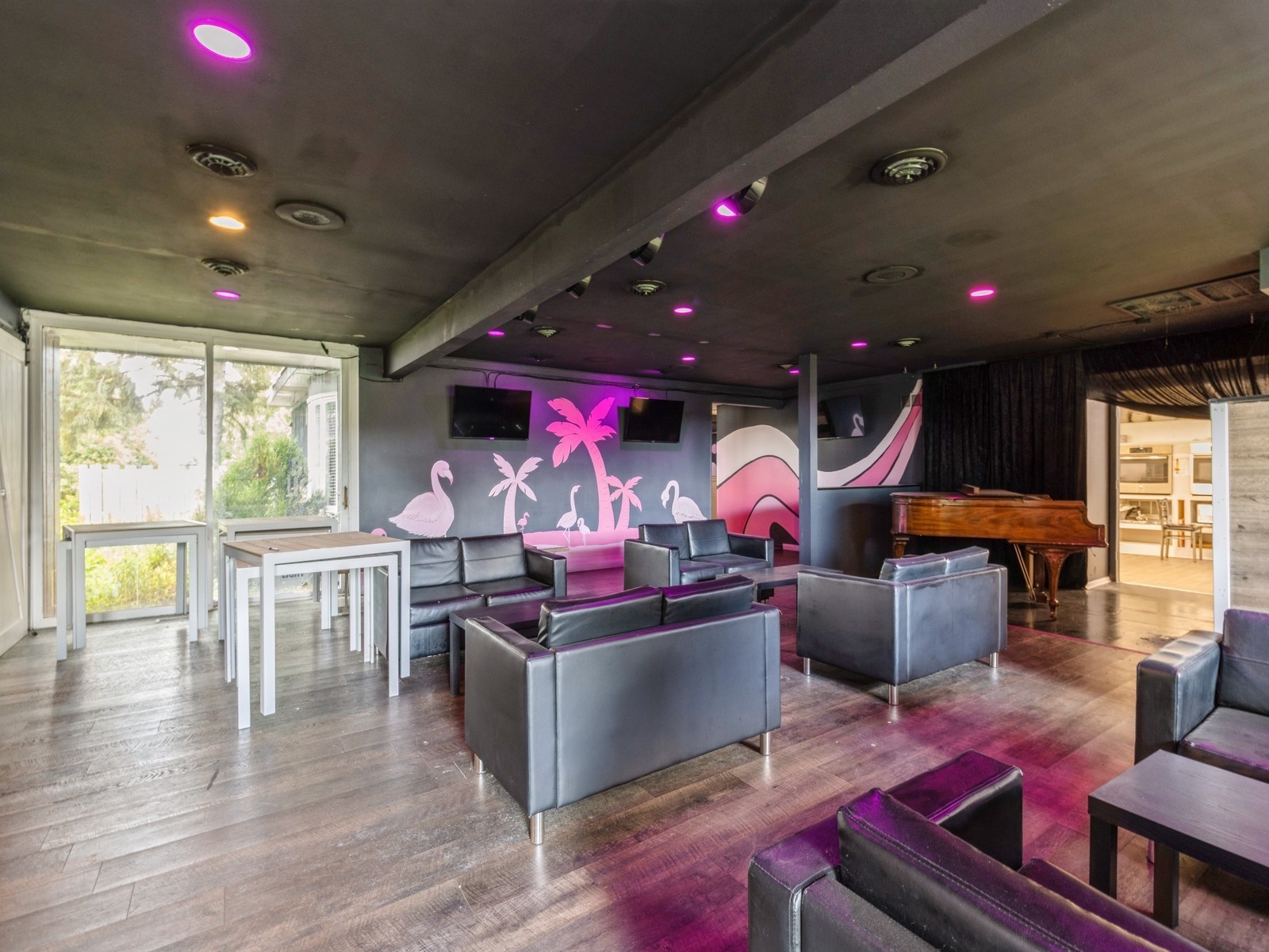 6008 W Lincoln Way