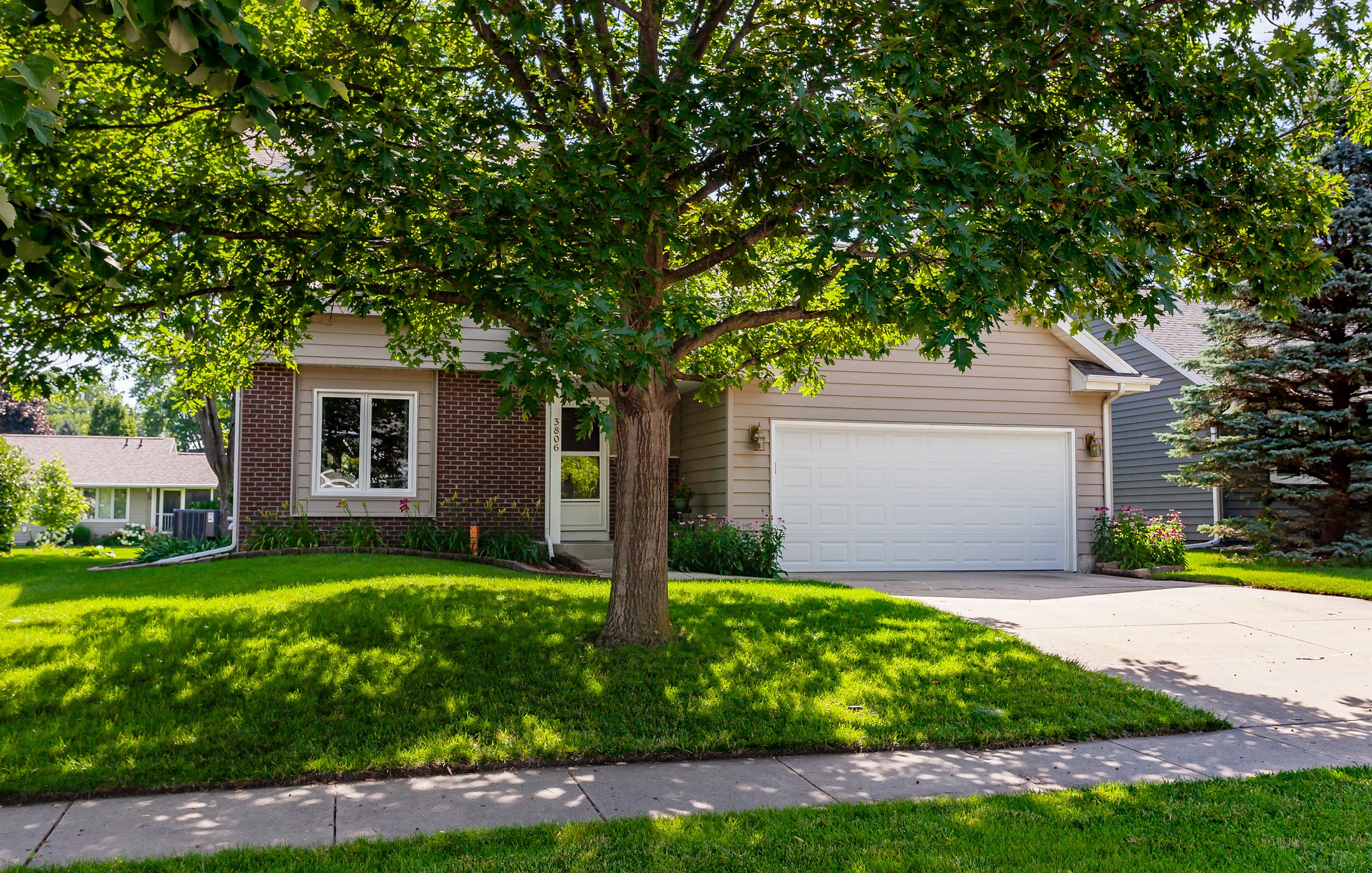 3806 Columbine Avenue