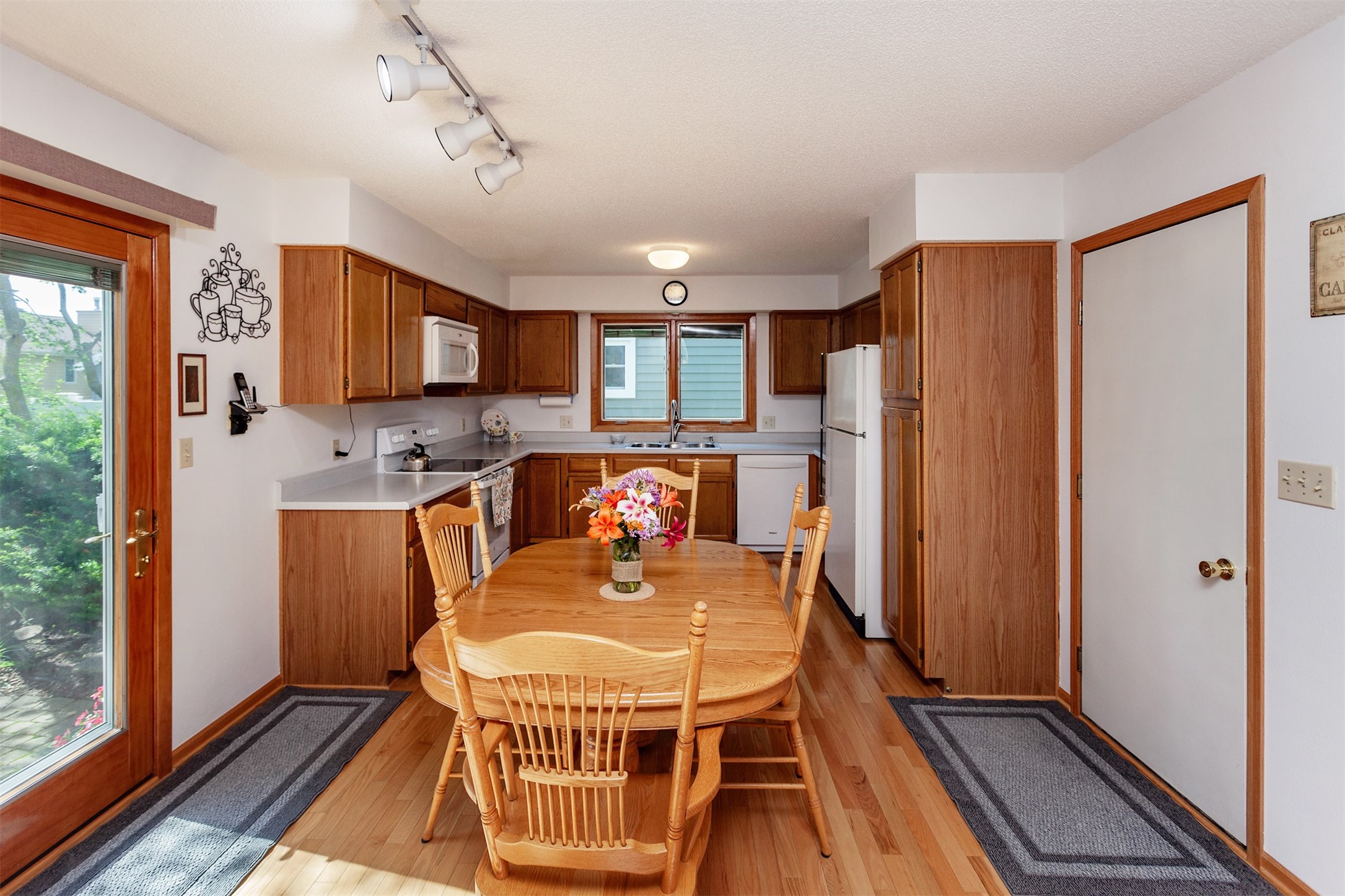 3806 Columbine Avenue