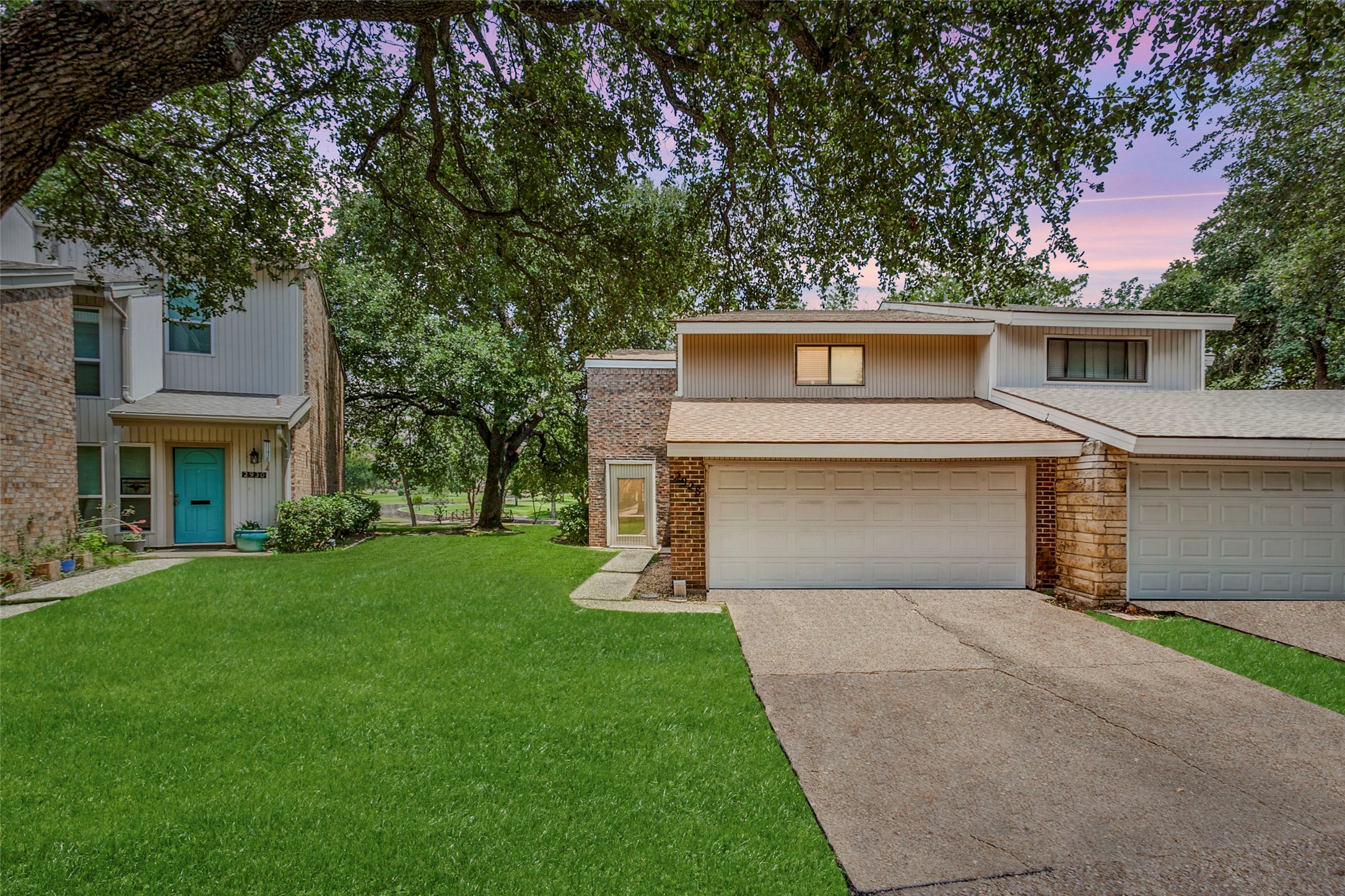 2928 Shady Lake Circle