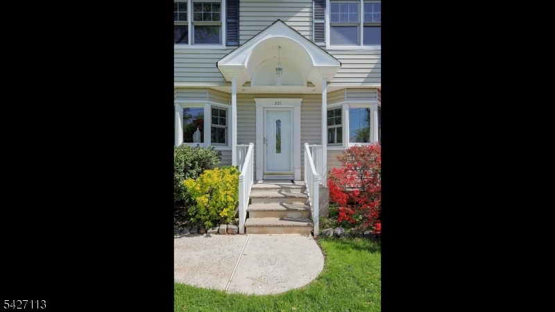 221 Ayliffe Ave