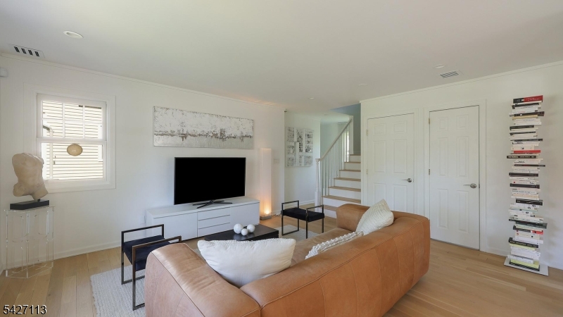 221 Ayliffe Ave