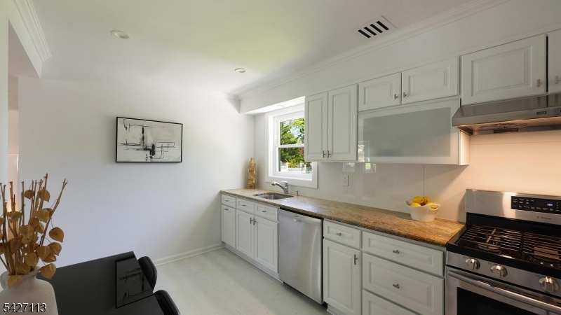 221 Ayliffe Ave