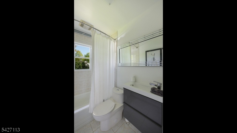 221 Ayliffe Ave