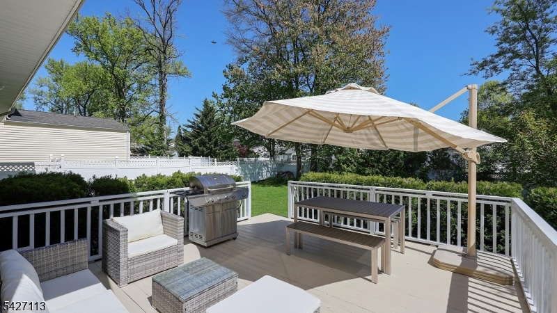 221 Ayliffe Ave