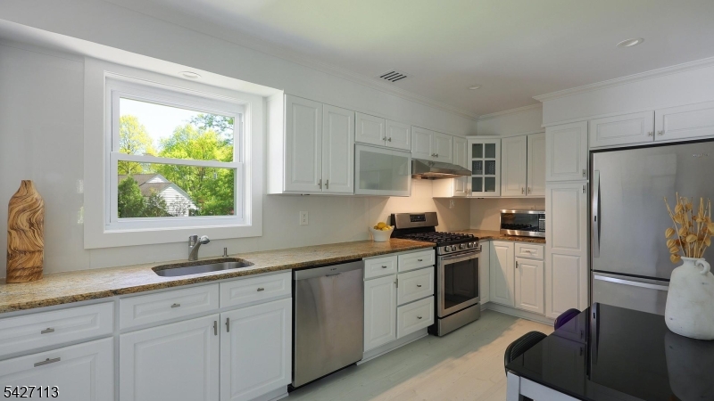 221 Ayliffe Ave