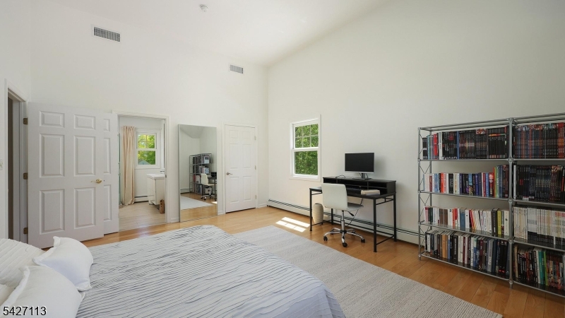 221 Ayliffe Ave