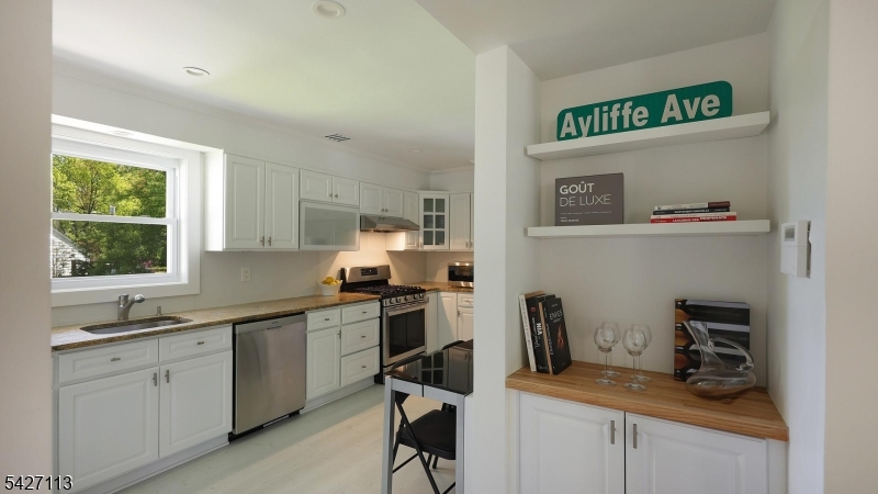 221 Ayliffe Ave