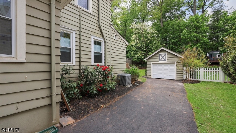 288 Seneca Pl