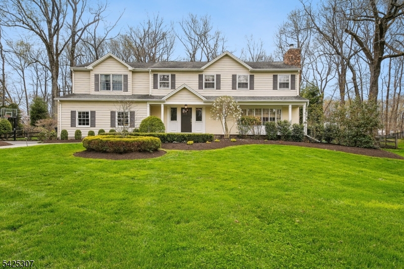 8 Allenby Ln