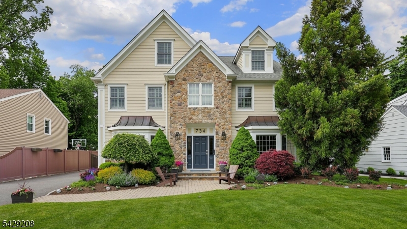 734 Woodland Ave
