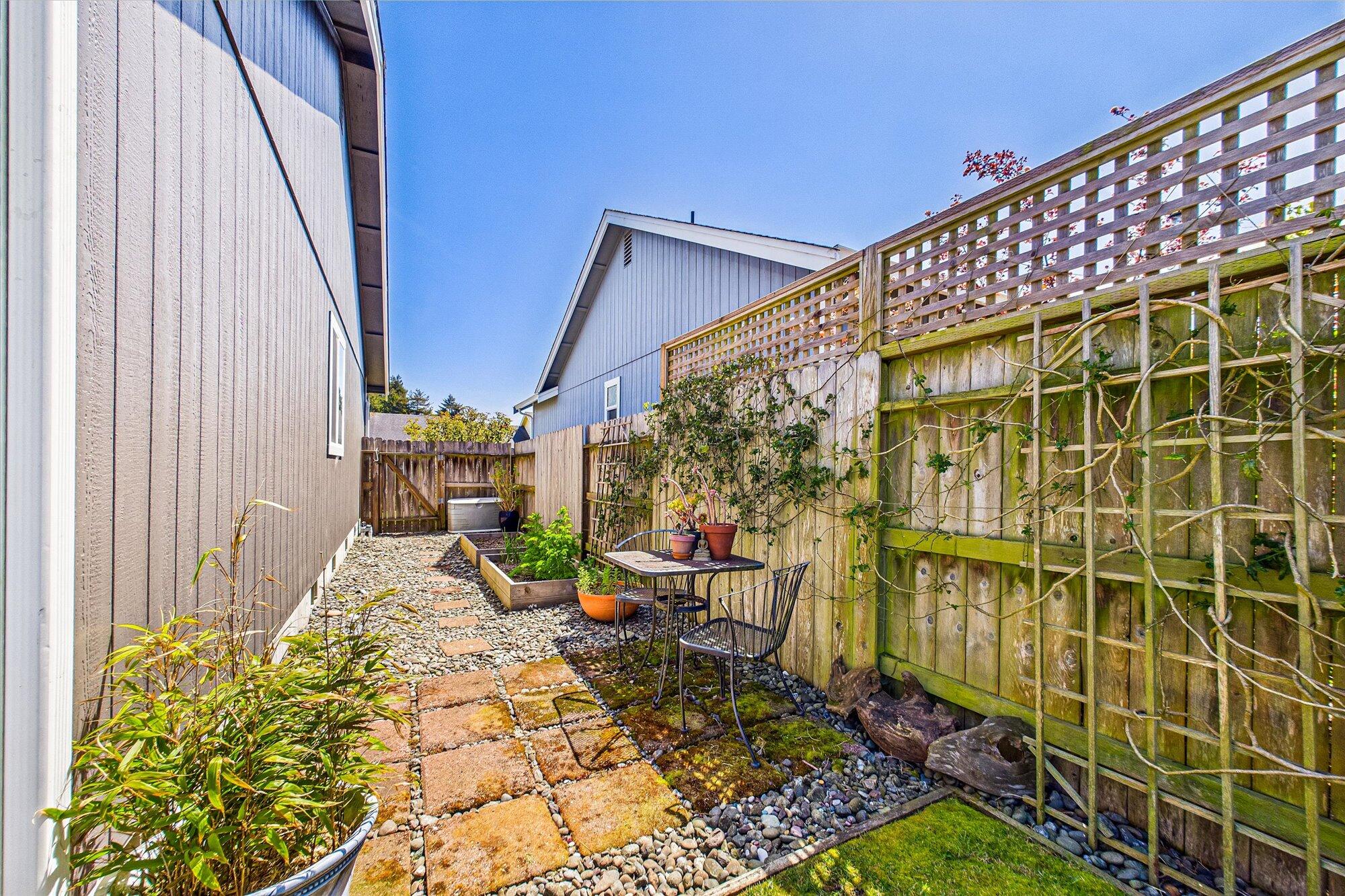 2454 Hawks View Court, McKinleyville