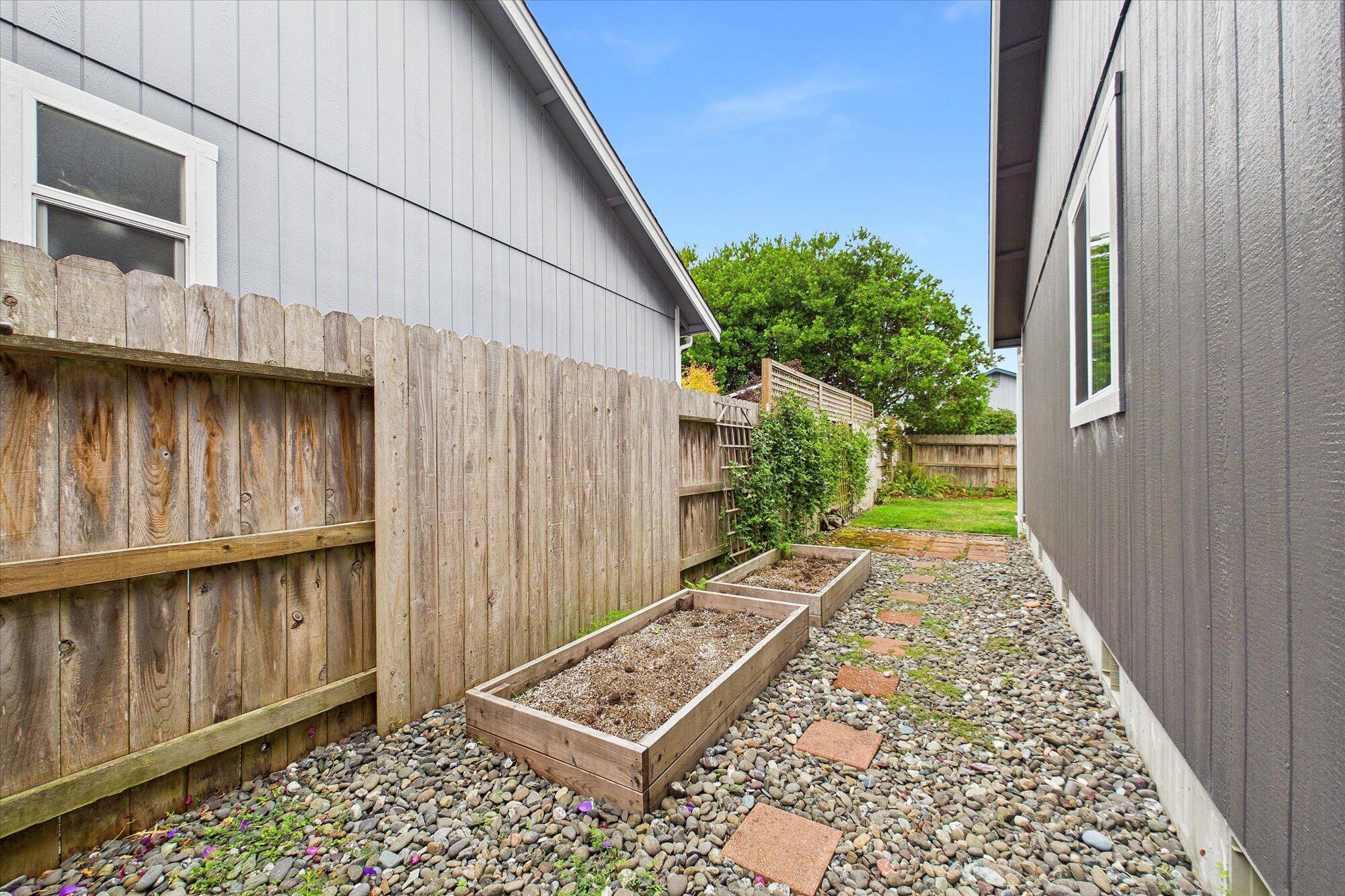 2454 Hawks View Court, McKinleyville