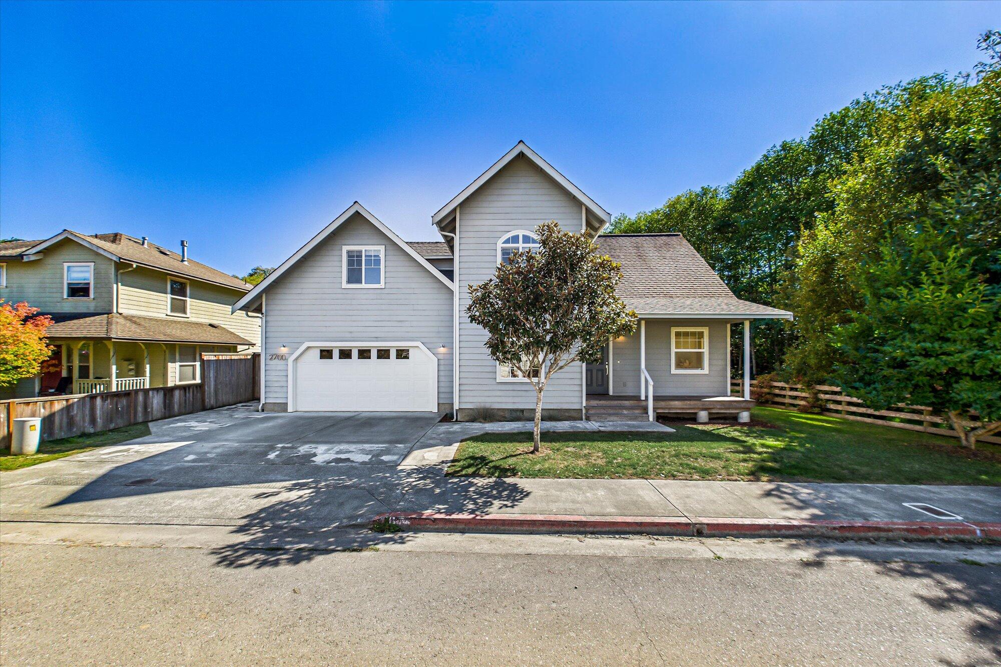 2700 Meadow Creek Way