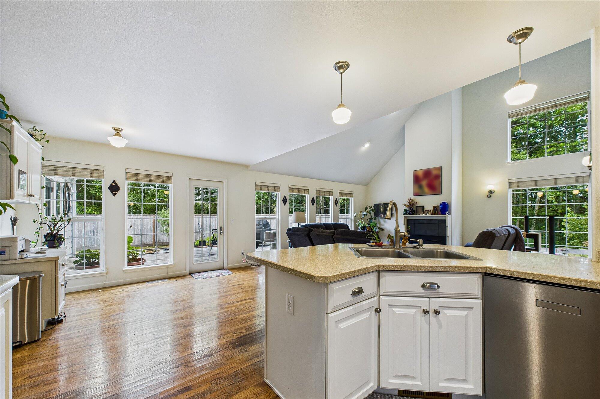 2700 Meadow Creek Way