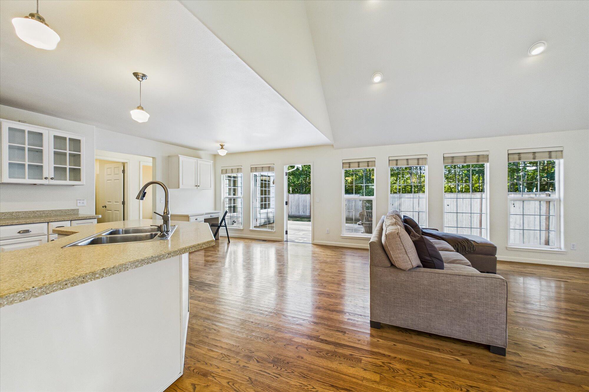 2700 Meadow Creek Way