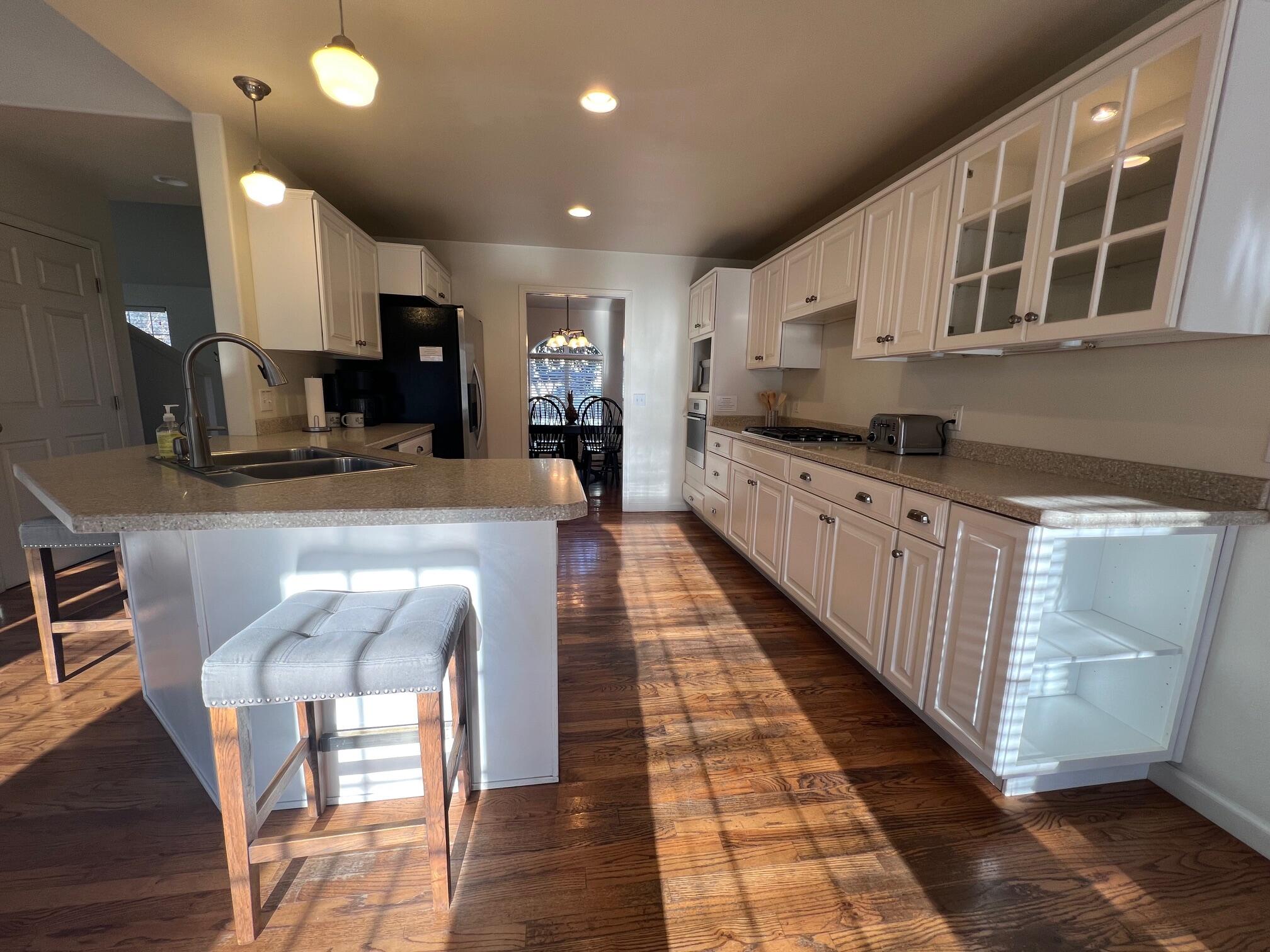 2700 Meadow Creek Way