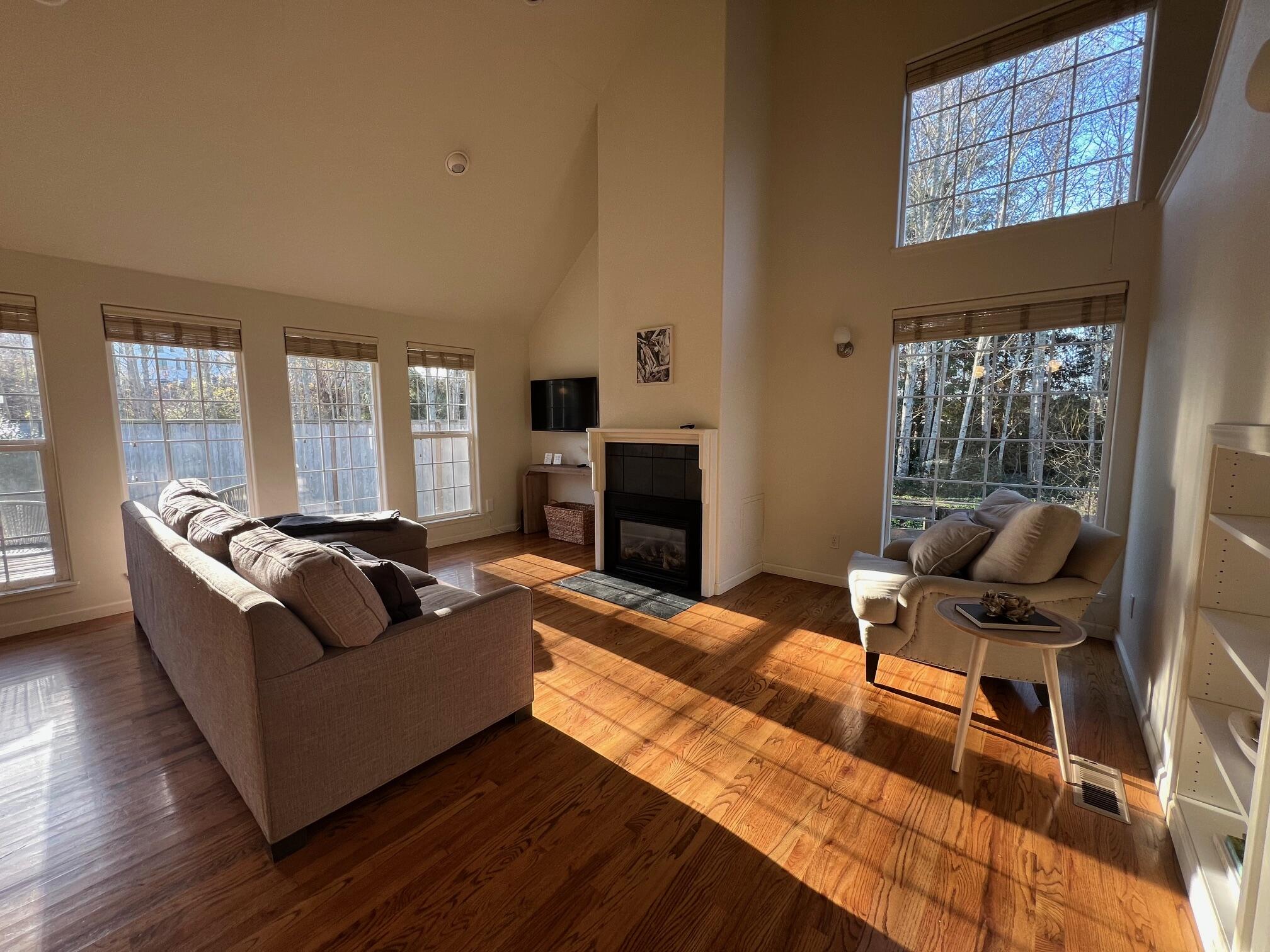 2700 Meadow Creek Way