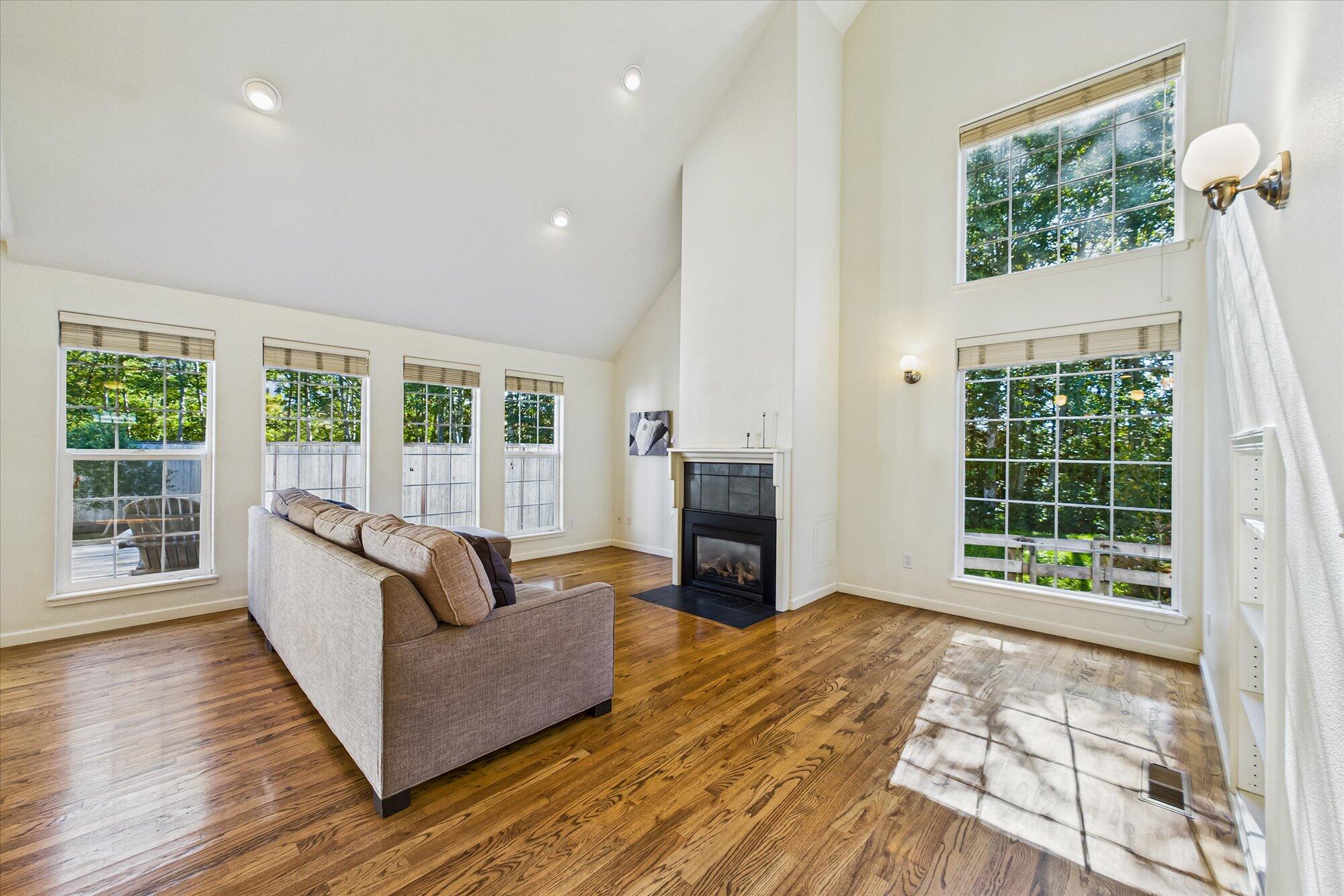 2700 Meadow Creek Way