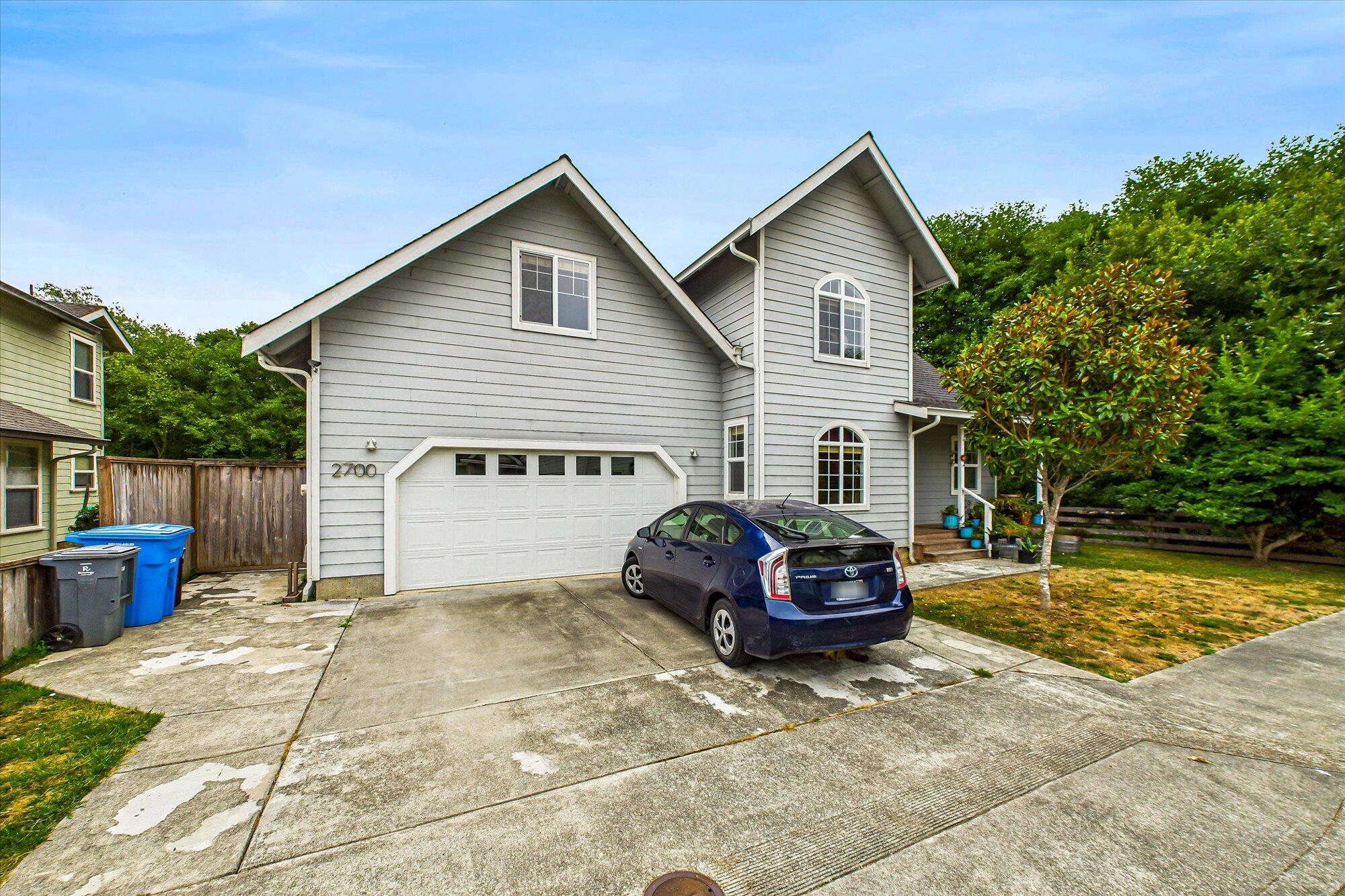 2700 Meadow Creek Way