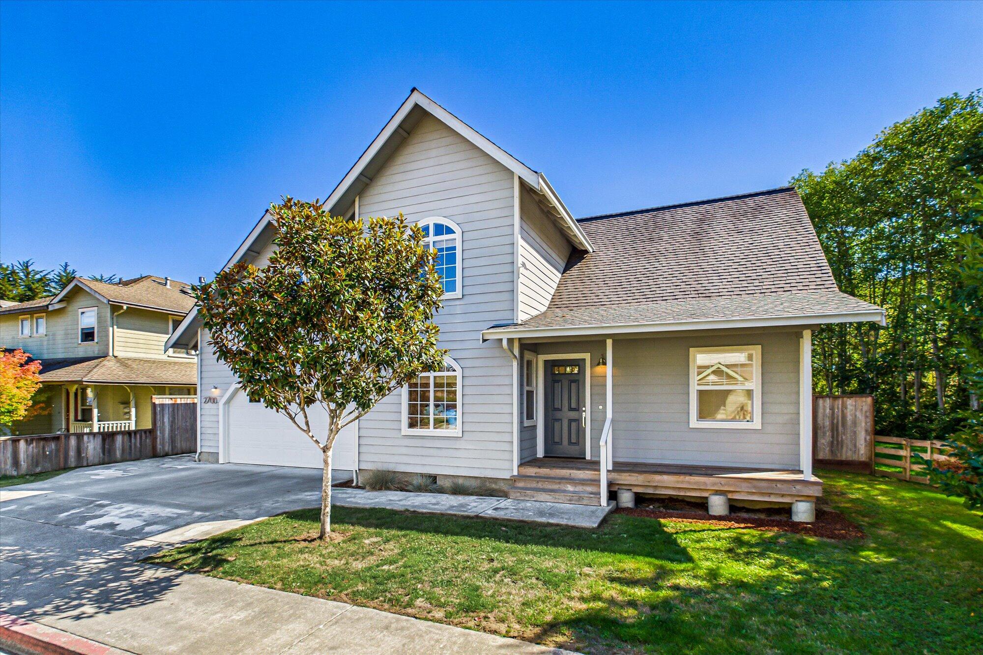 2700 Meadow Creek Way