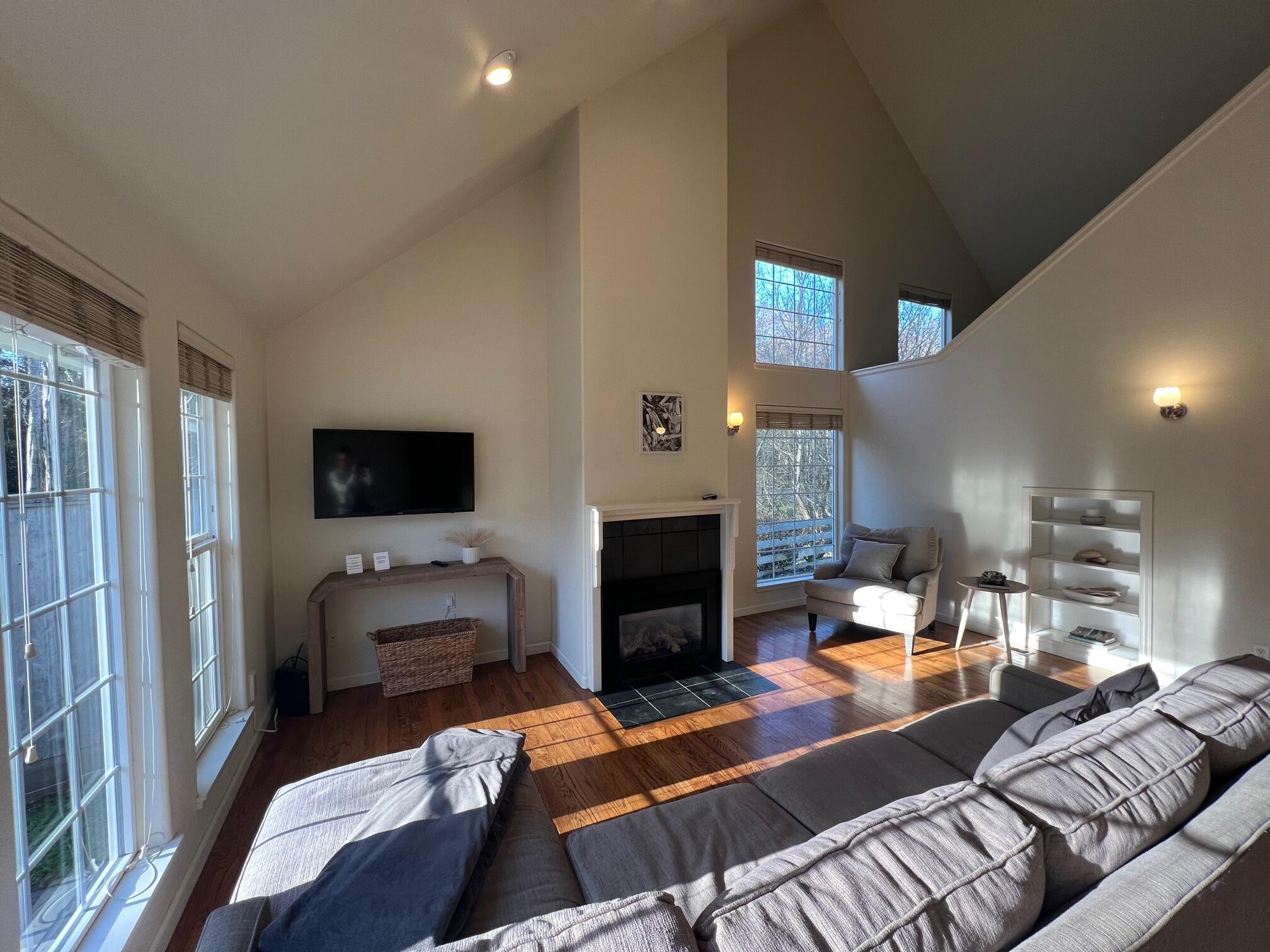 2700 Meadow Creek Way